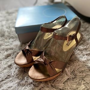 Brown metallic wedges